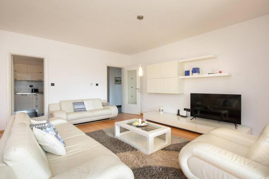 Apartment Natali Punat- Free Parking On Premises Kültér fotó