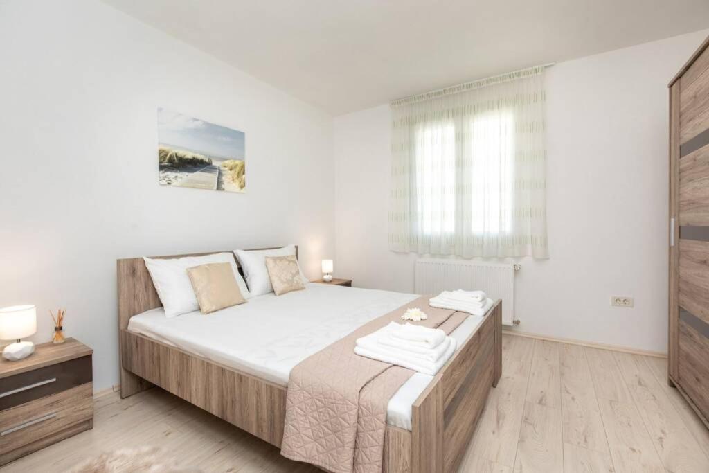 Apartment Natali Punat- Free Parking On Premises Kültér fotó